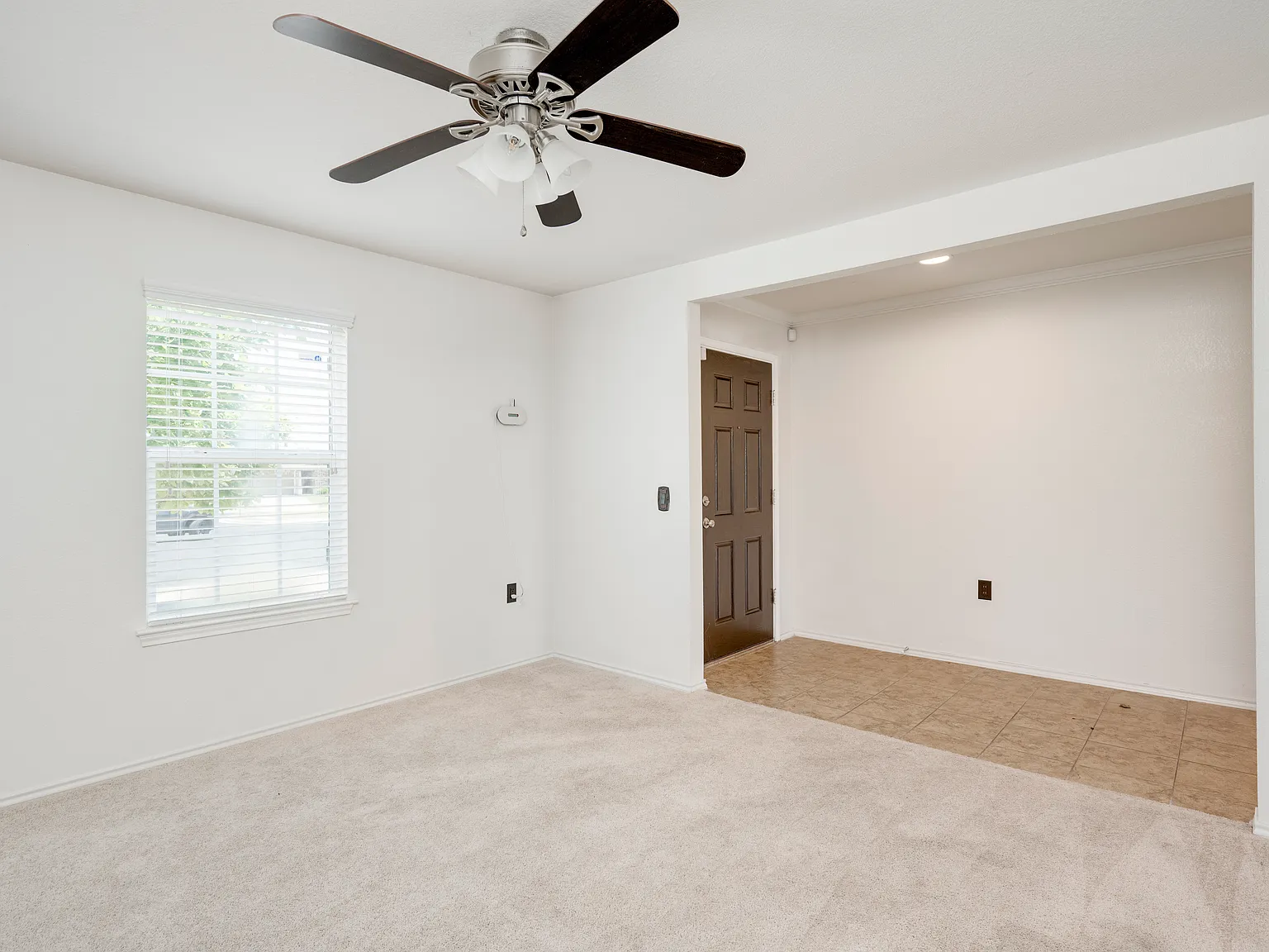 4 bed, 3025 sqft, $2,600 — Photo 2