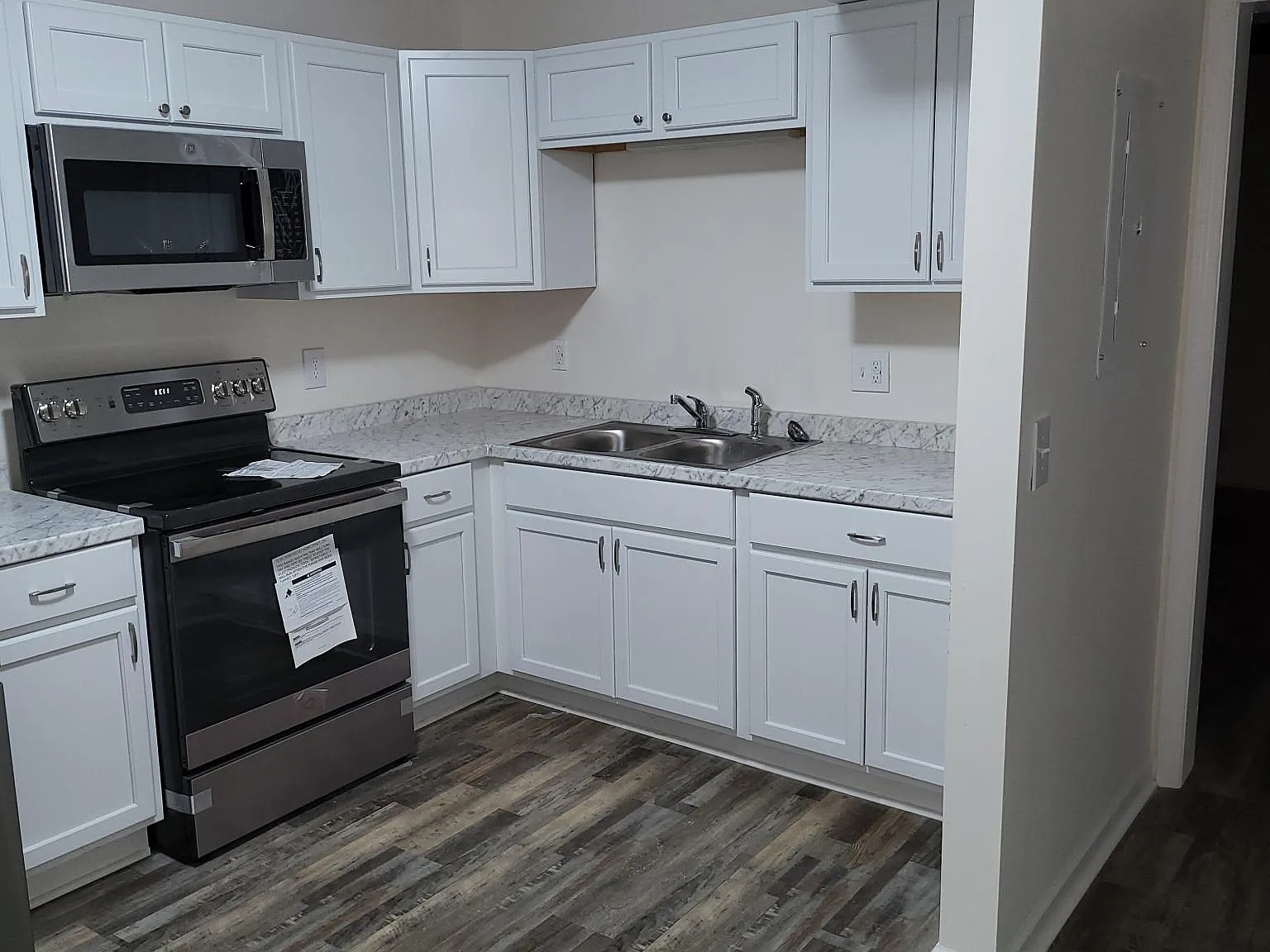 2 bed, 1.5 bath, 995 sqft, $1,550 — Photo 3