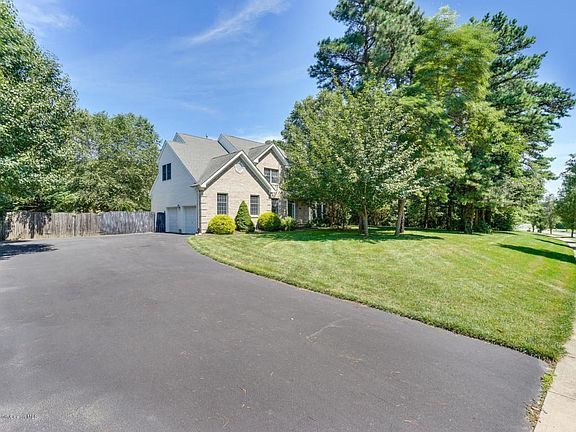 10 Anise Ct Manahawkin NJ-large-005-43-F