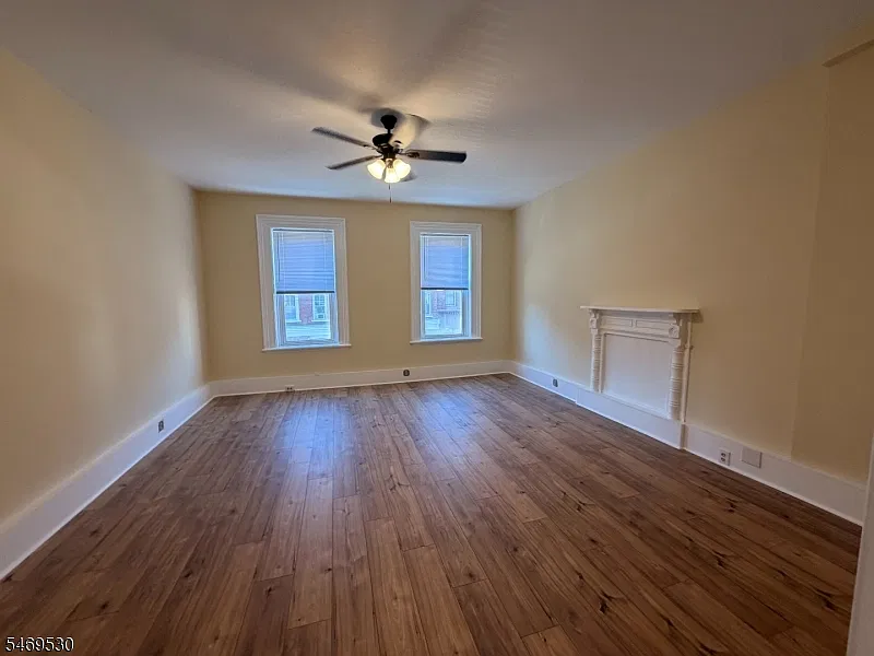2 bed, 1.0 bath, $1,850 — Photo 2