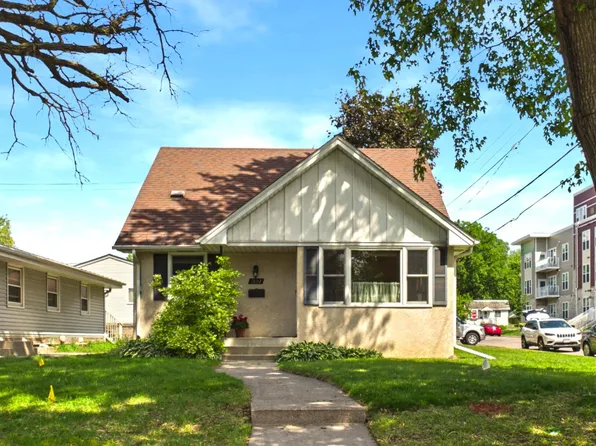 1802 Malvern St, Lauderdale, MN 55113