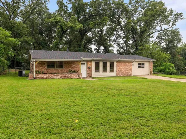 2913 Rollingwood Dr, Tyler, TX 75701