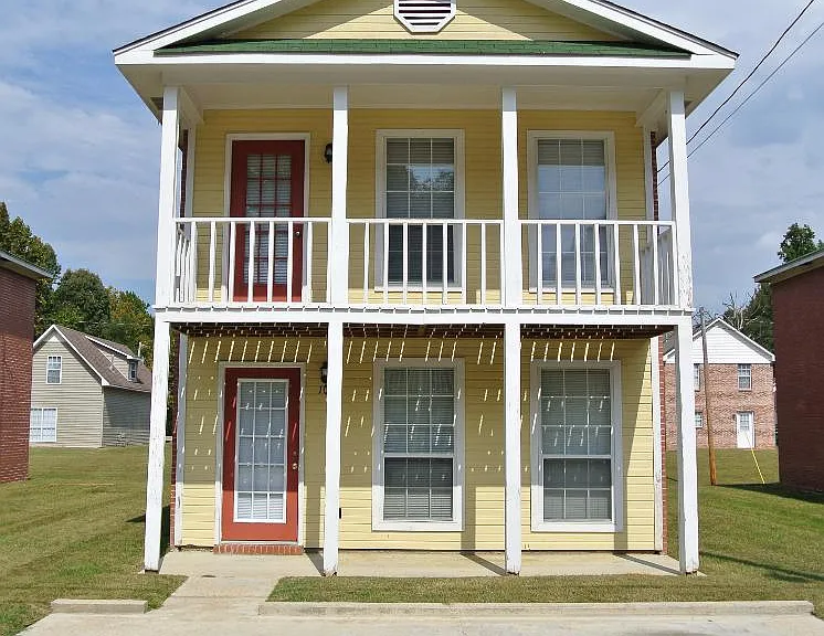 114 David Keith Ln — Photo 1