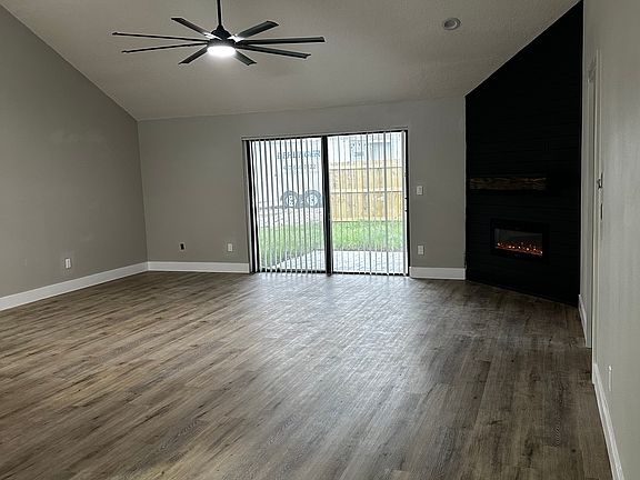 3rd image of 99 Nob Hill Cir #B