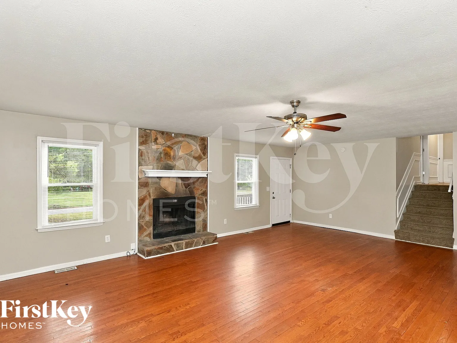 3 bed, 2.0 bath, 2076 sqft, $2,070 — Photo 3