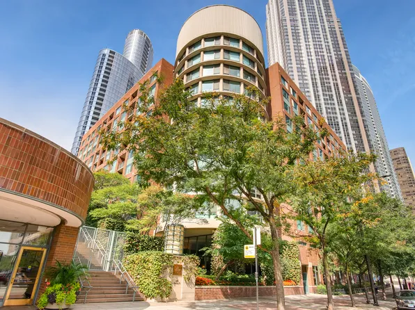 480 N McClurg Ct APT 604, Chicago, IL 60611