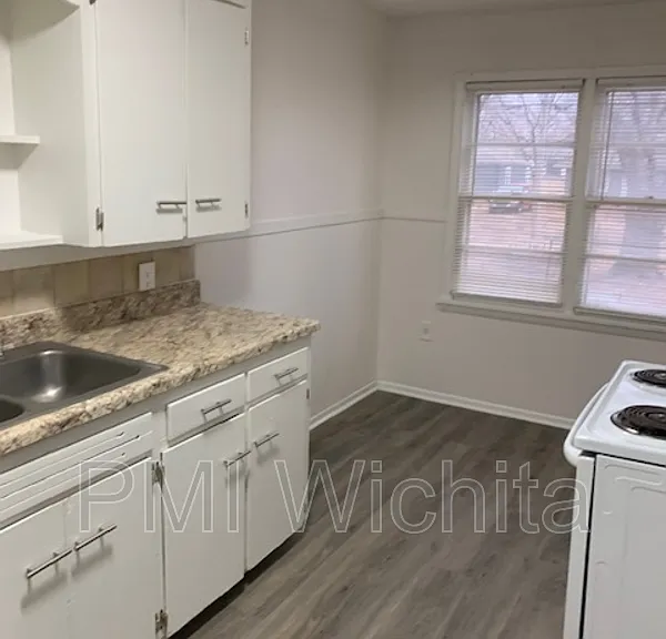 2301 S Belmont St — Photo 8