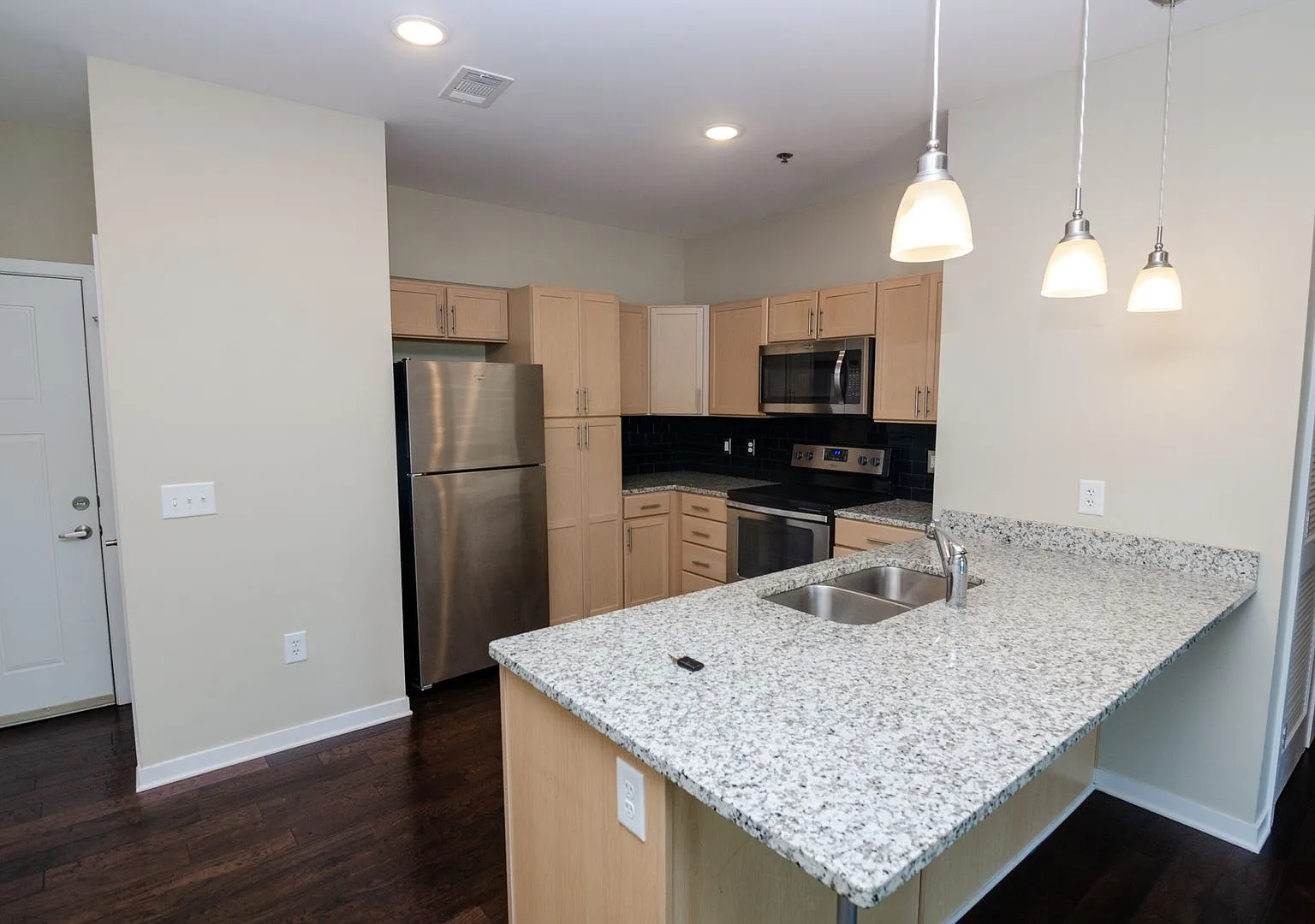 Chic East Nashville Two Bedroom Loft — Photo 4