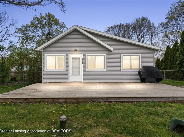 1264 W Valley Rd, Lansing, MI 48906