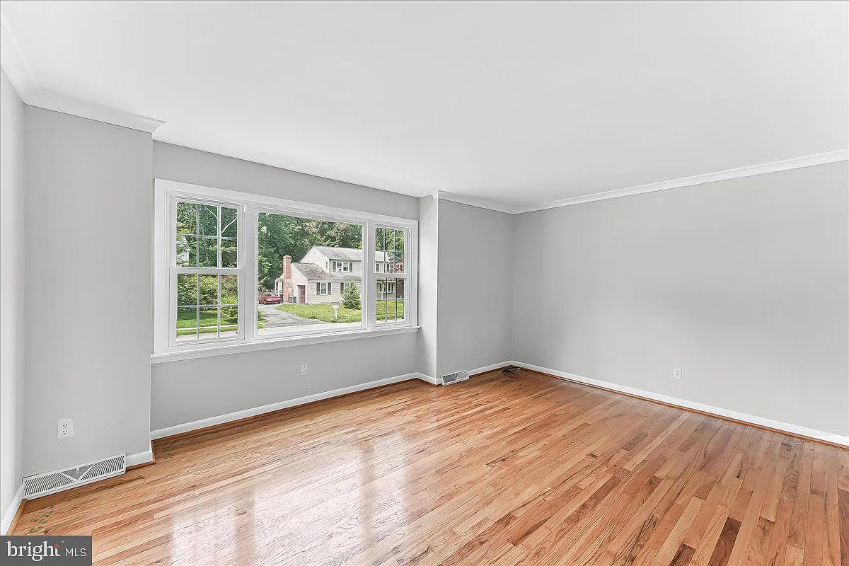 4 bed, 2.5 bath, 2765 sqft, $3,695 — Photo 4