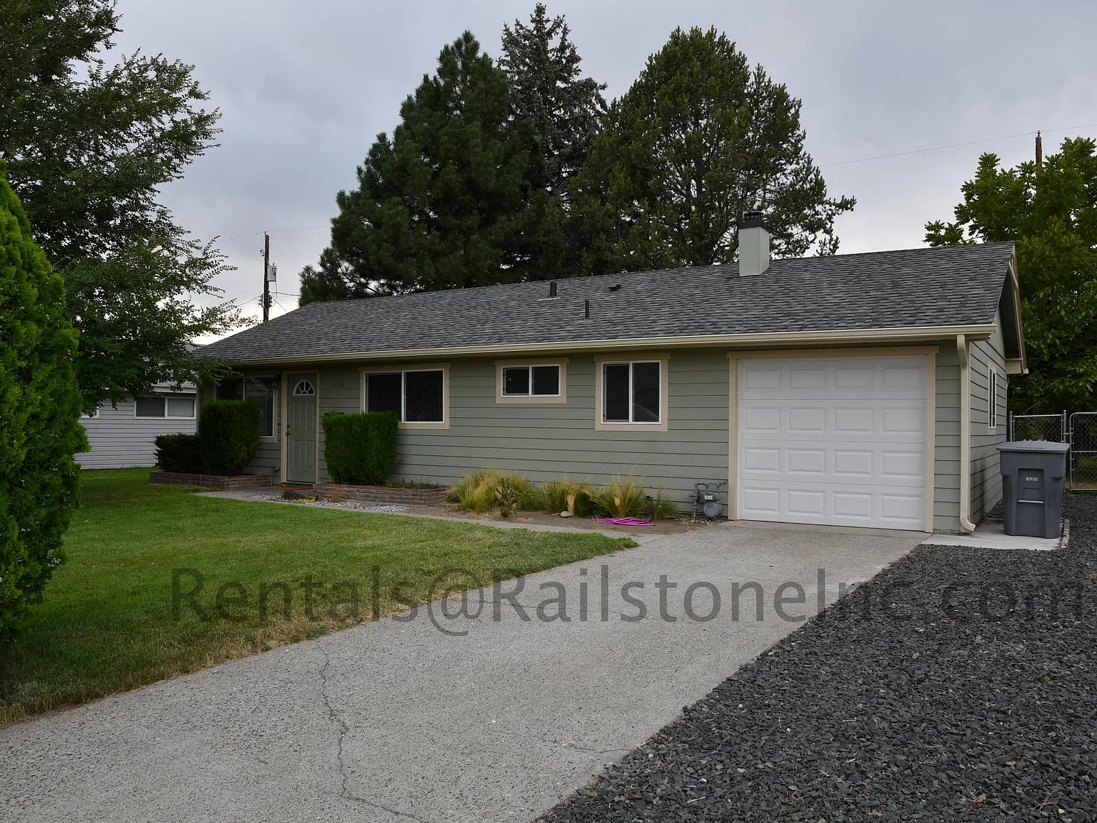 2 bed, 814 sqft, $1,650 — Photo 1