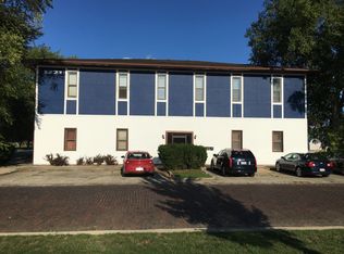 1221 Broadway Ave APT 1, Mattoon, IL 61938