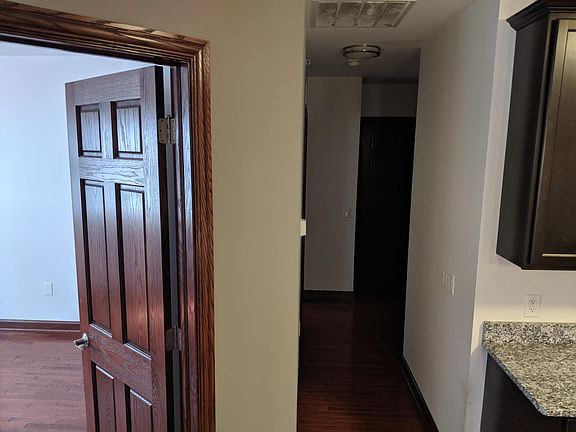 5th image of 326 W Jefferson St Ste 208