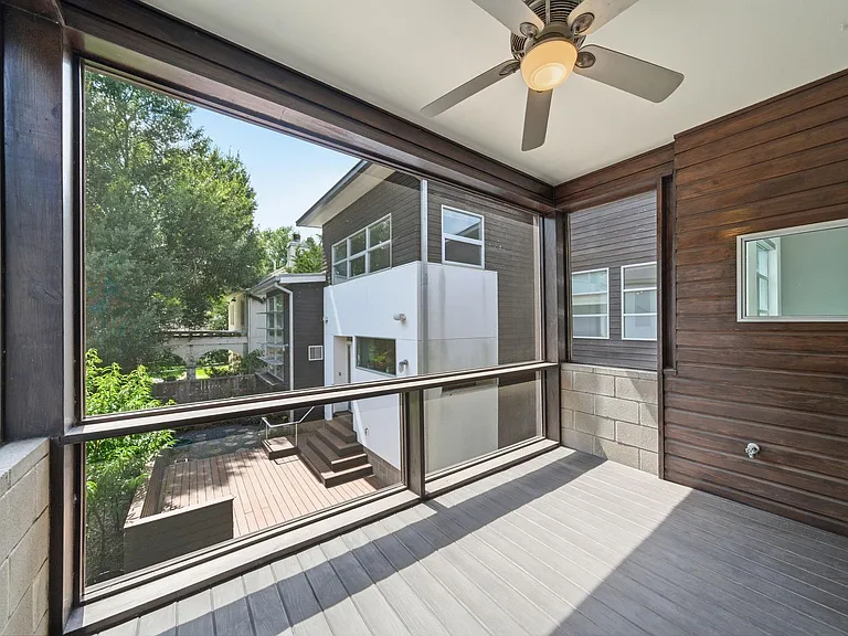 7002 Newcastle St — Photo 41