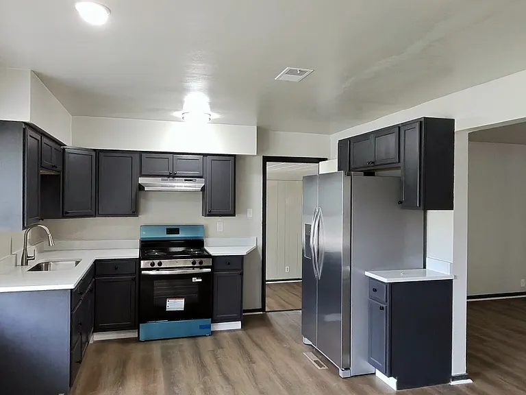 308 Cox St — Photo 2