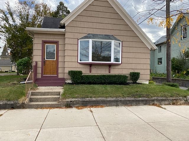1st image of 716 E Jefferson Blvd
