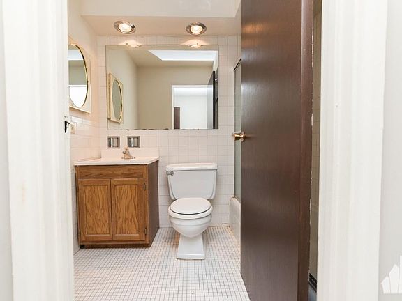 5th image of 450 W Aldine Ave #515JF
