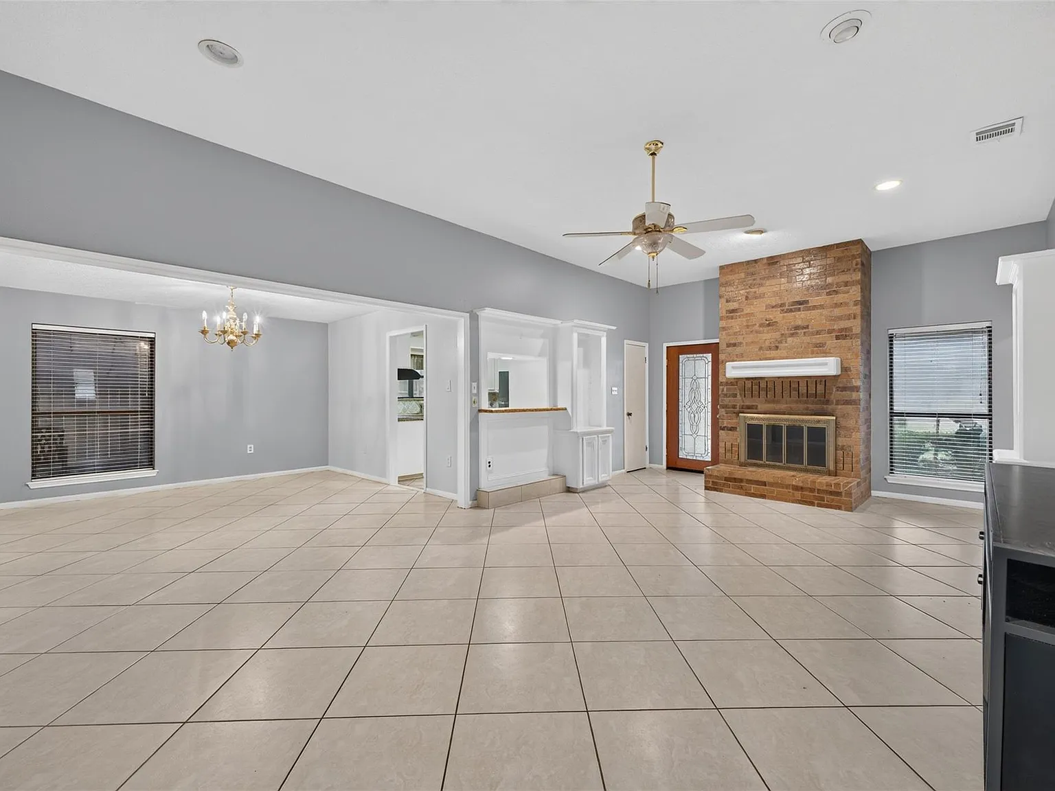 3 bed, 2.0 bath, 1546 sqft, $2,200 — Photo 3