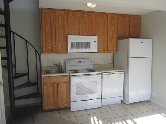 5th image of 26 Jamaica Colony APT 2