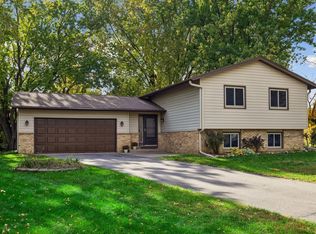 1080 Churchill Cir, Shoreview, MN 55126