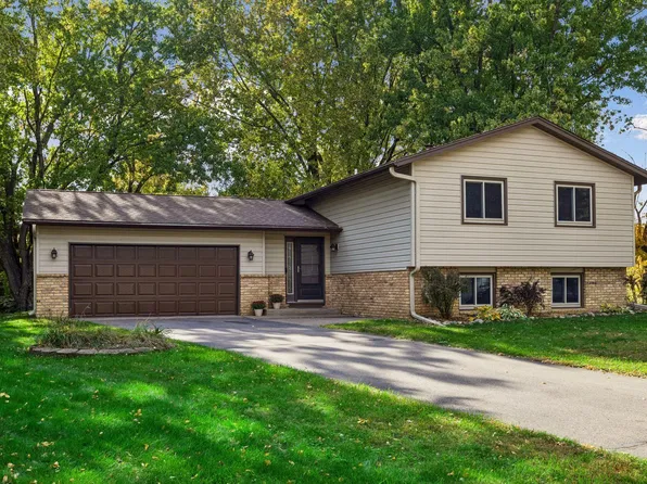 1080 Churchill Cir, Shoreview, MN 55126