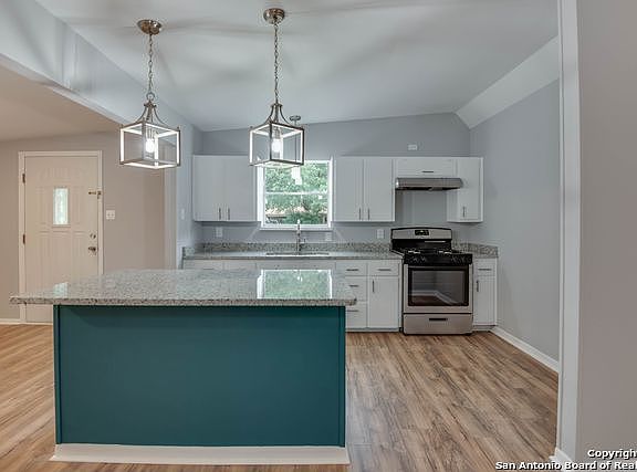 4th image of 710 Karen Ln