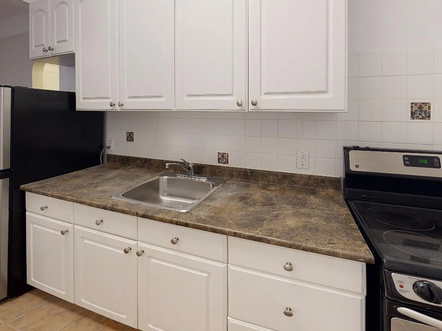 235 Charlotte St — Photo 2