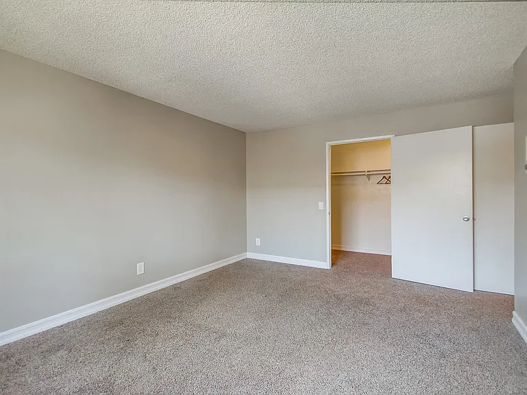 Las Ventanas Apartments — Photo 17