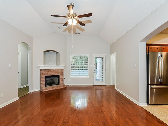 4th image of 8662 Valmont Cir