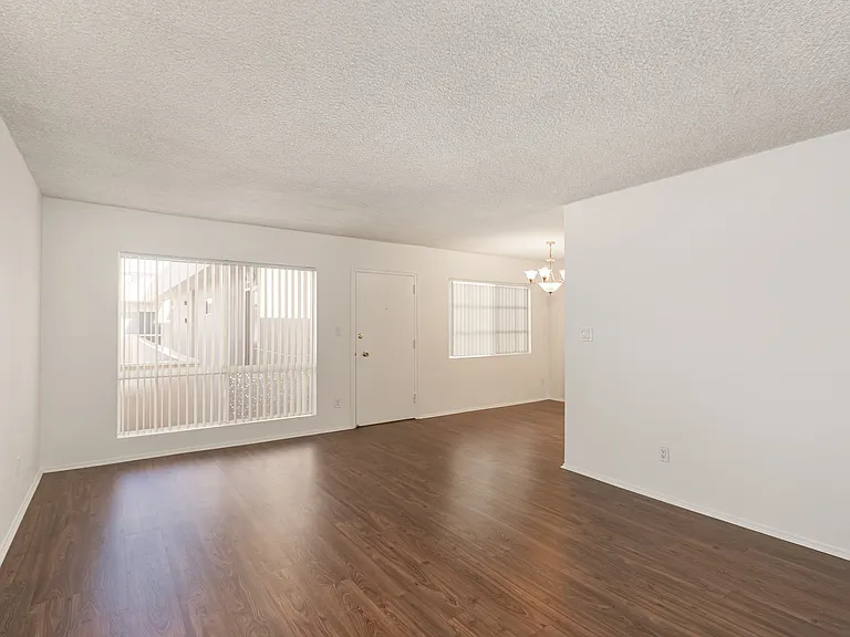 Beverly Park Towers — Photo 2