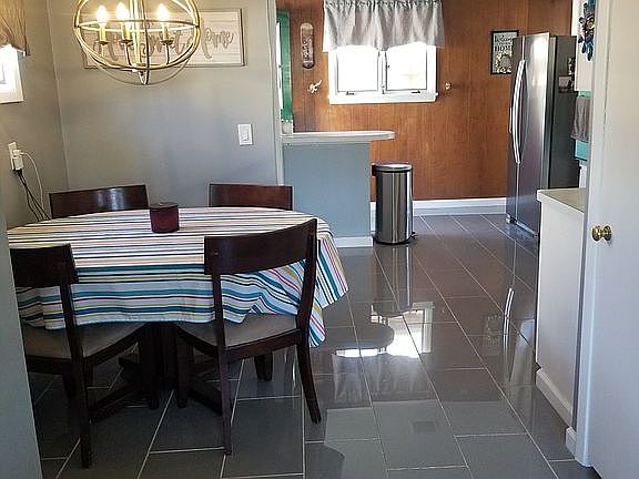 5th image of 15 Greenleaf Ln
