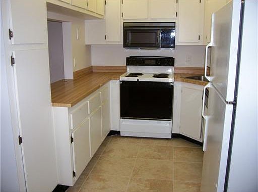 2nd image of 13830 Oneida Dr APT D1