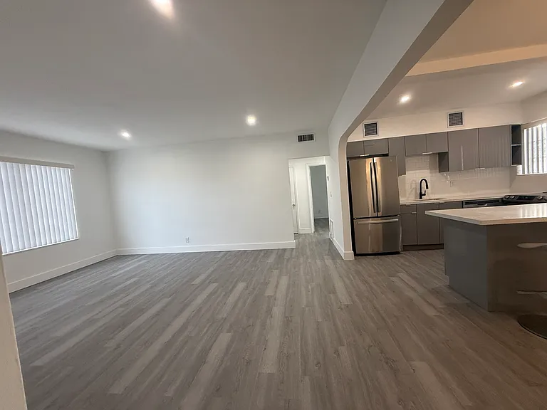 615 82nd St #3 — Photo 18