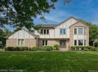 22251 Antler Dr, Novi, MI 48375