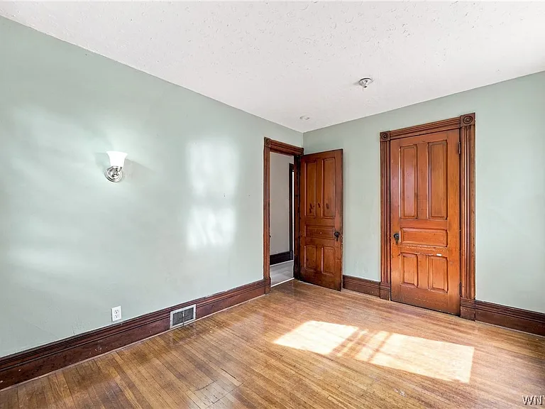 304 W Delavan Ave — Photo 18