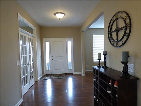 3rd image of 15896 Eastpark Ct