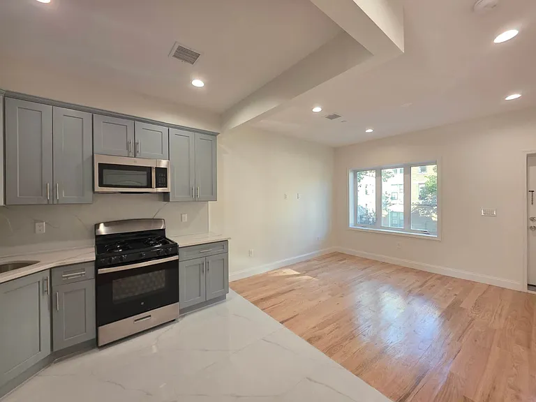 160 Bay 29th St #2 — Photo 8