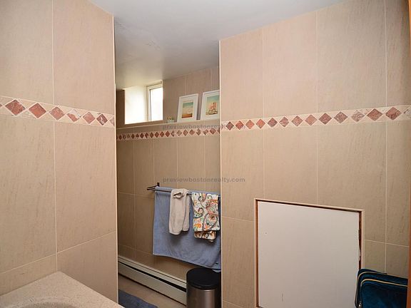 3rd image of 94 Pleasant St #1SD
