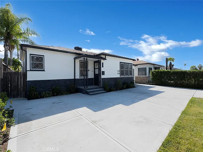2108 N Pass Ave — Photo 1