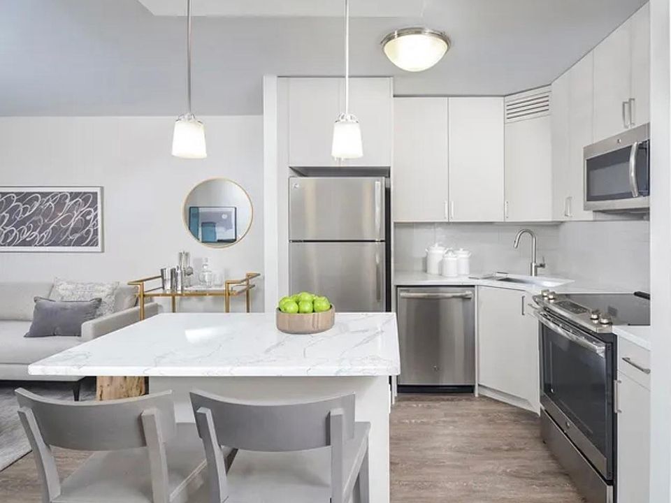 1st image of 360 W Illinois St #709