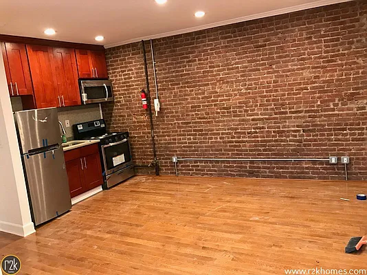 Rented by Realty 2000 Corp | media 23