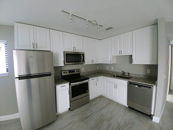 2nd image of 2501 Oak Park Way