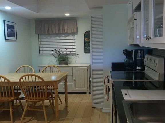 3rd image of 1036 Us Highway 1 APT 425