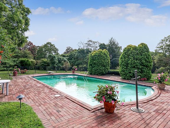 Fabulous gunite pool