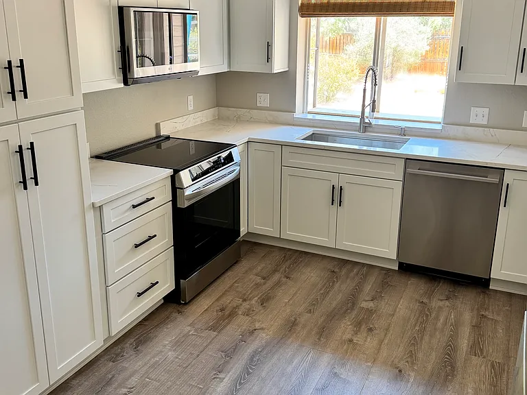 251 E Lindsay Way — Photo 8