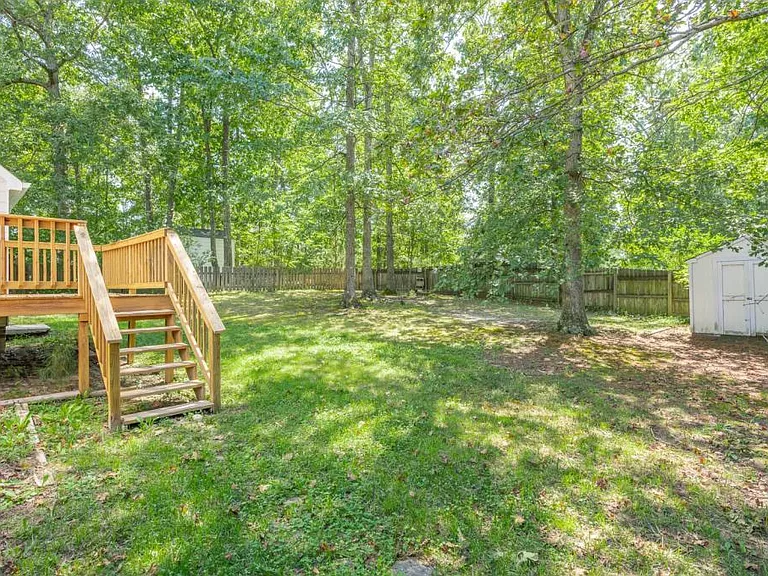 8915 Castle Point Dr — Photo 35