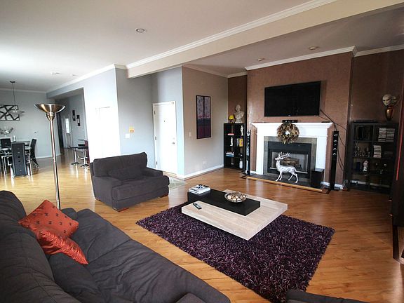3rd image of 4232 S King Dr APT 4S