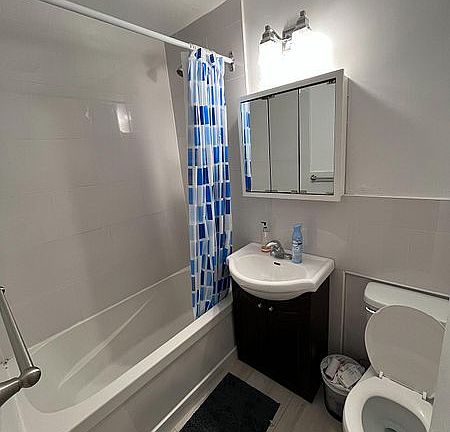4th image of 88 Wellesley St E #102