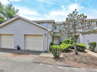 702 Skyline Dr #72, Haledon, NJ 07508