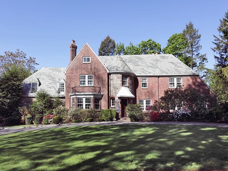 Meticulously designed Tudor
